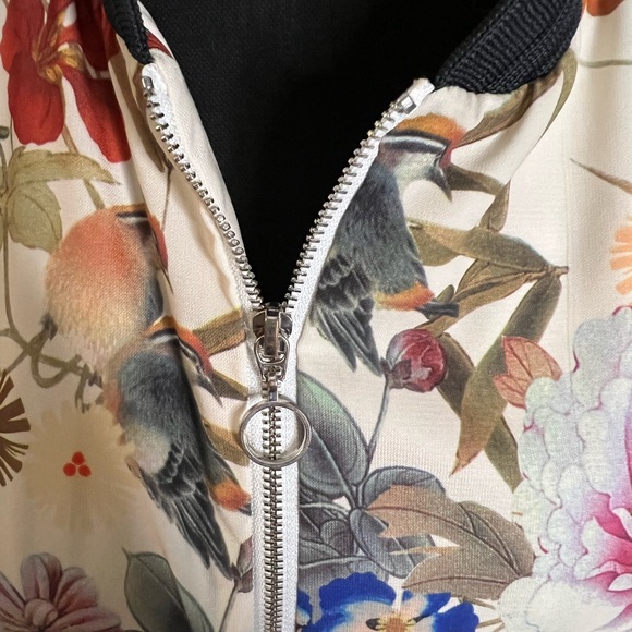 Floral lightweight jacket size Medium - Picture 6 of 7